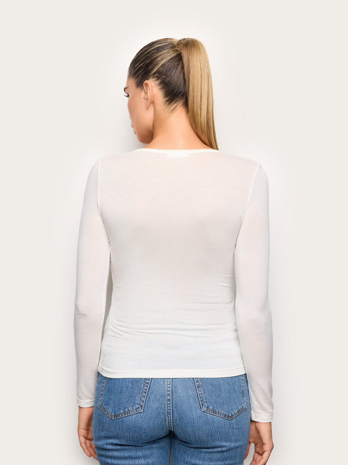 Annika V-Neck Tee